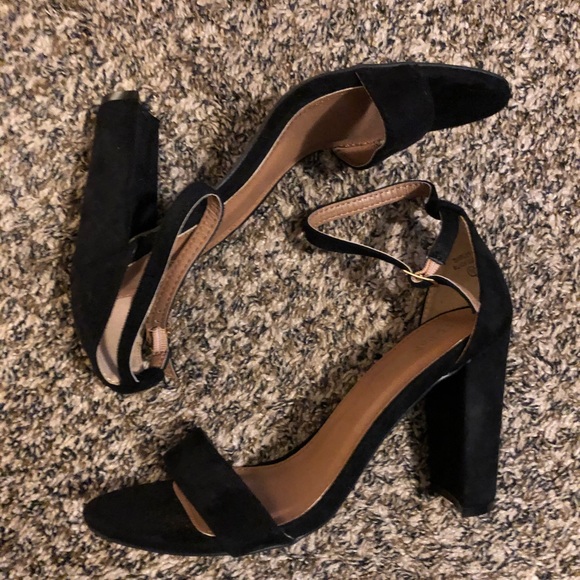 Black strappy heels - Picture 2 of 3